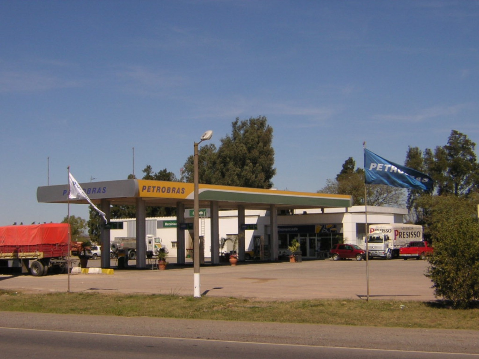 En nuestra ciudad, abrimos la tercera Estación ROSSINI, bajo la bandera de Petrobras Argentina.