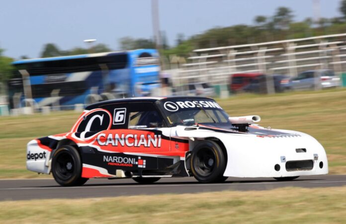 Auto de carrera de Fabio Canciani con la marca Rossini